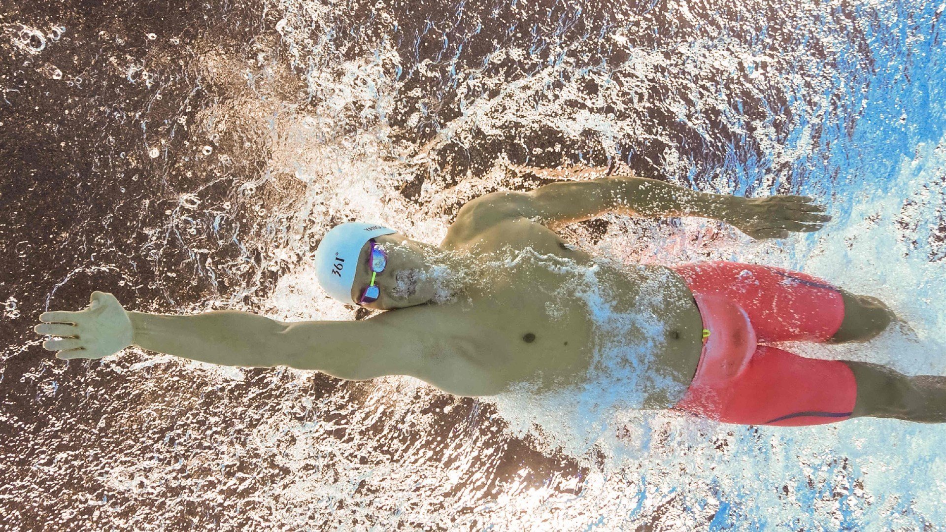 _极限徒步穿越沙漠：坚韧与勇气的考验_，在徒步穿越沙漠的时候需要注意哪些事项呢