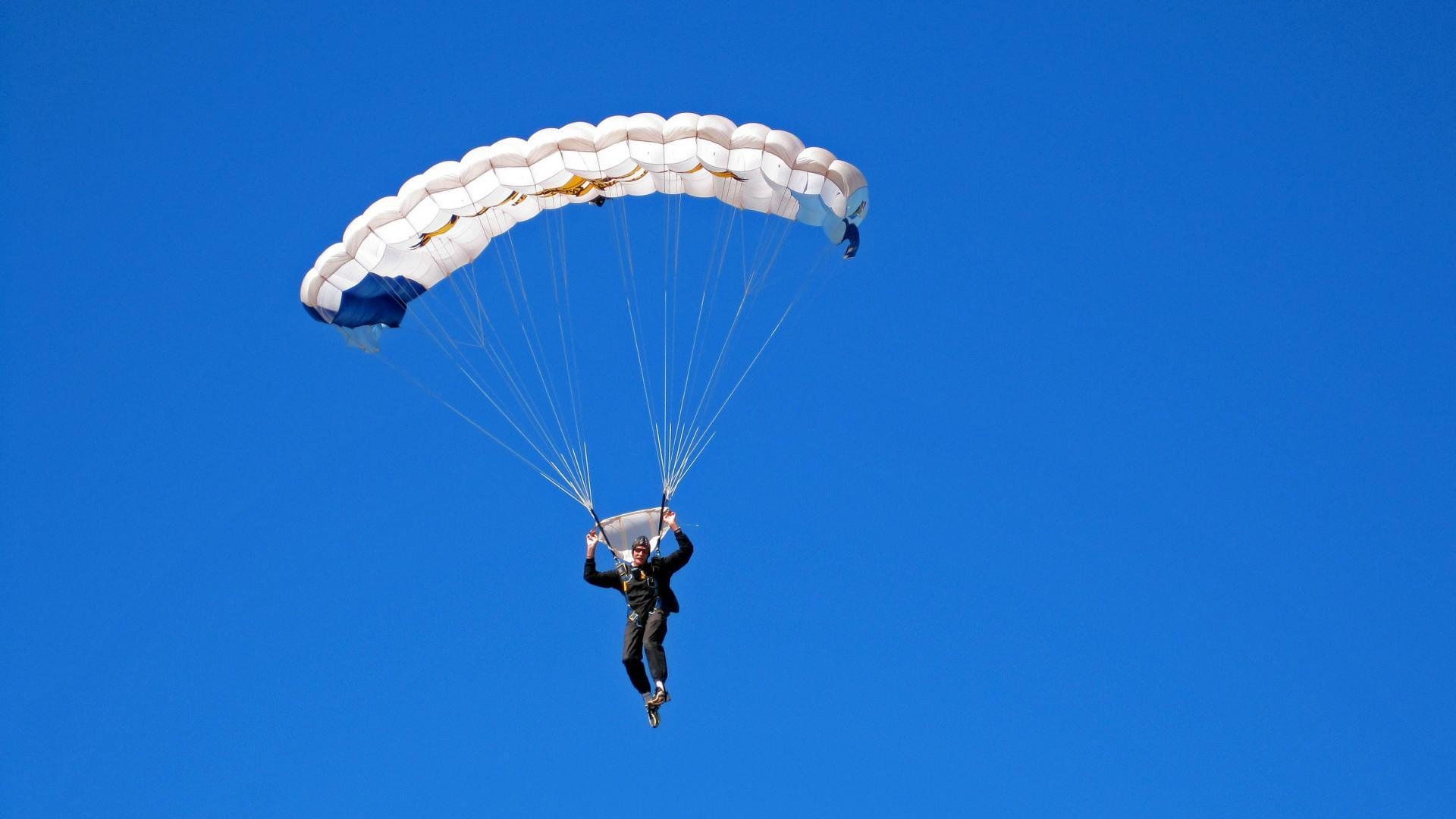 九游体育-散热技术革新：引擎性能大幅提升，散热器黑科技